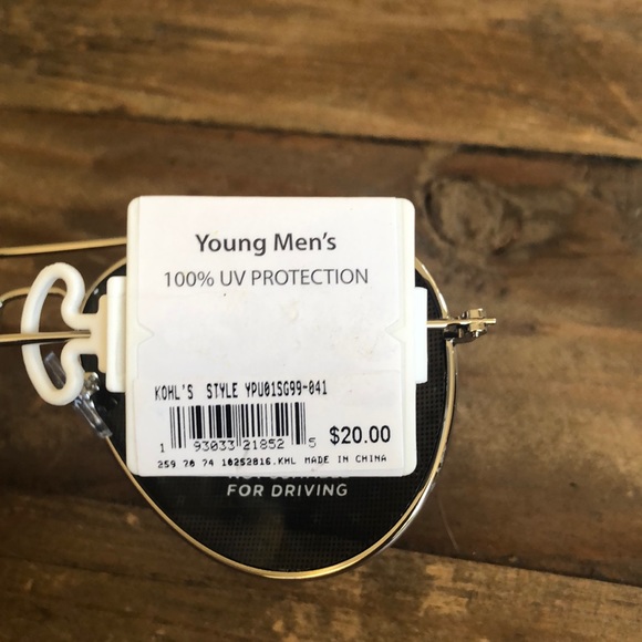 Fun USA Flag Sunglasses - Picture 2 of 5